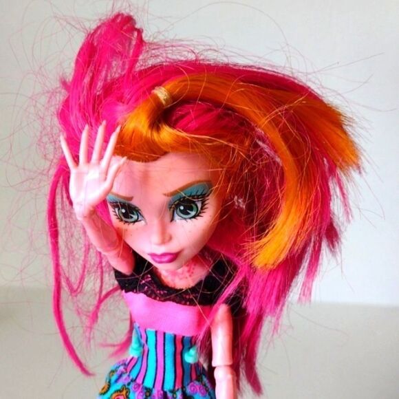 Monster High Freaky Field Trip Gigi Grant Doll - Picture 5 of 7